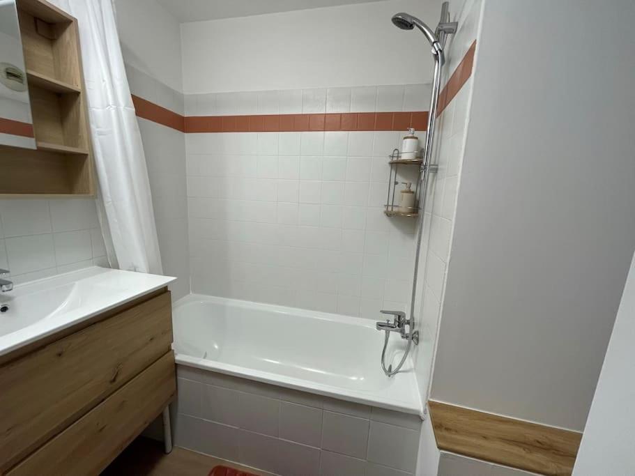 Chez Martin - Confort Proche Hopitaux Universitaires Timone Conception - Quartier St Pierre Apartment
